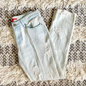 🔆NWT Chelsea & Violet Distressed Light Wash Jeans